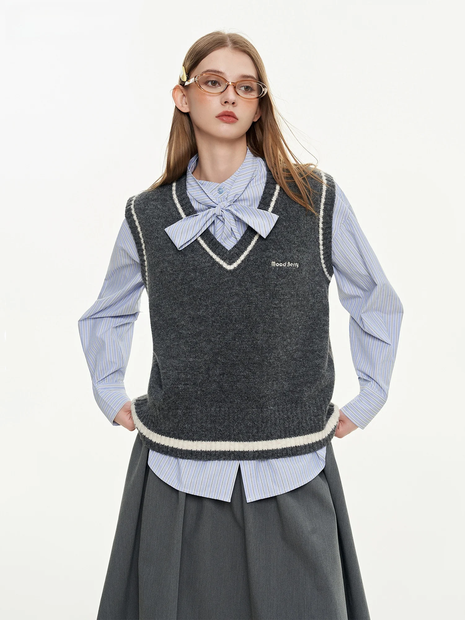 MoodBerry американский ретро колледж Sle свободный вязаный жилет женский осенне-зимний цветной свитер с v-образным вырезом жилет для поездок на работу
MoodBerry американский ретро колледж Sle свободный вязаный жилет женский осенне-зимний цветной свитер с v-образным вырезом жилет для поездок на работу