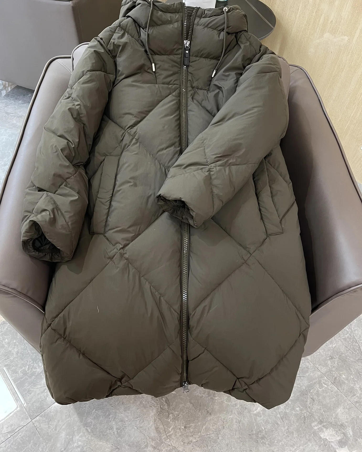 Women's Clothing diamond check with hat zipper down coat Winter New 020
Women's Clothing diamond check with hat zipper down coat Winter New 020