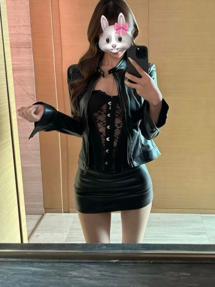 Spring Korean Fashion Spicy Girl Woman 3 Piece Set Gothic Leather Coat + Slim Casual Tops + Chic Skirt Female Sexy Retroclothes
Spring Korean Fashion Spicy Girl Woman 3 Piece Set Gothic Leather Coat + Slim Casual Tops + Chic Skirt Female Sexy Retroclothes