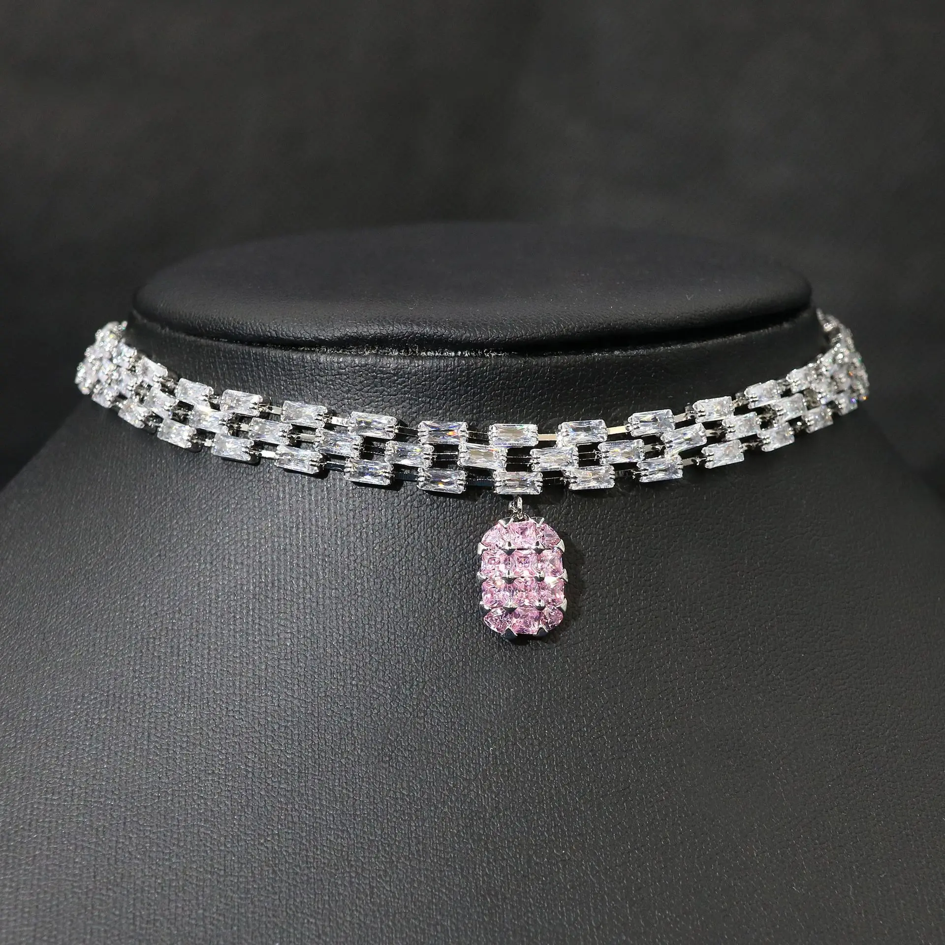 Double-Layer Copper-Zircon Necklace with Pink Crystal Pendant, Elegant Black Background Jewelry Set
Double-Layer Copper-Zircon Necklace with Pink Crystal Pendant, Elegant Black Background Jewelry Set