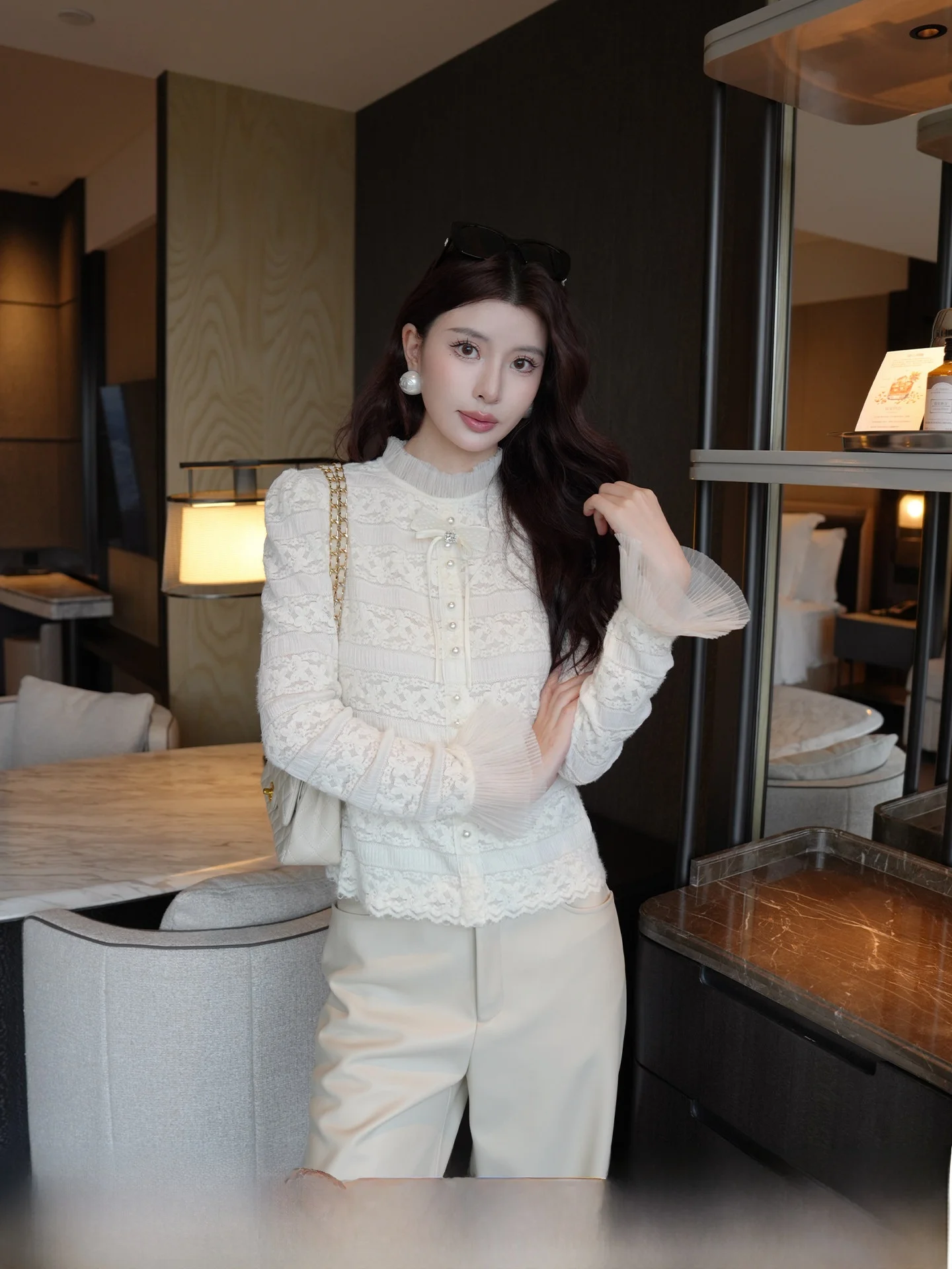 Зимняя кружевная базовая футболка для женщин: модная, универсальная, из нейлоновой ткани, очень полезная и натуральная.
Зимняя кружевная базовая футболка для женщин: модная, универсальная, из нейлоновой ткани, очень полезная и натуральная.