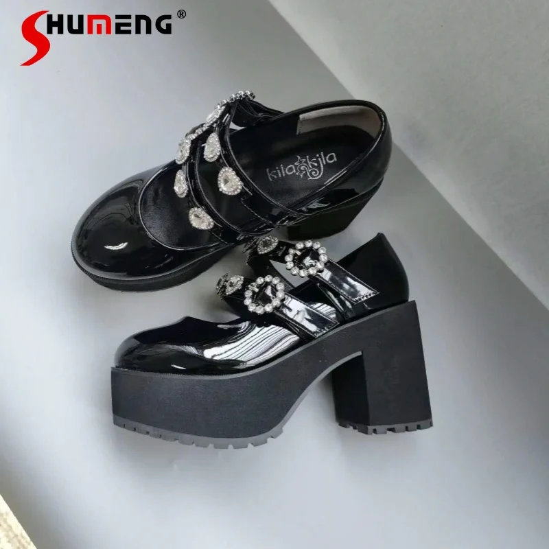 Japanese Mine Style Mass Produce Sweet Mary Jane Shoes Heart Diamond Buckle Round Head Black PU Lolita High Platform Heels Women
Japanese Mine Style Mass Produce Sweet Mary Jane Shoes Heart Diamond Buckle Round Head Black PU Lolita High Platform Heels Women