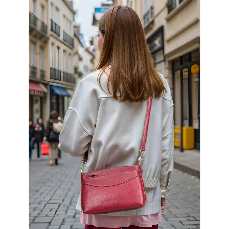 Large-capacity genuine leather handmade soft leather shoulder bag, top-layer cowhide fashion casual crossbody bag
Large-capacity genuine leather handmade soft leather shoulder bag, top-layer cowhide fashion casual crossbody bag
