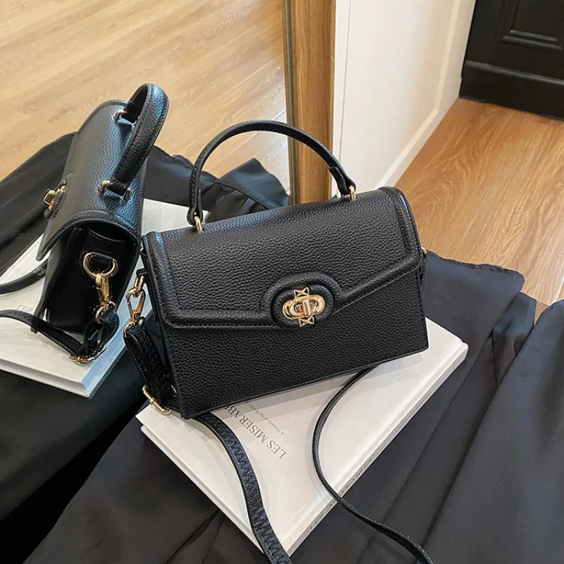 Trendy Casual Crossbody Handbag Letter Logo Simple For Women Solid Color Fashionable Leisure
Trendy Casual Crossbody Handbag Letter Logo Simple For Women Solid Color Fashionable Leisure