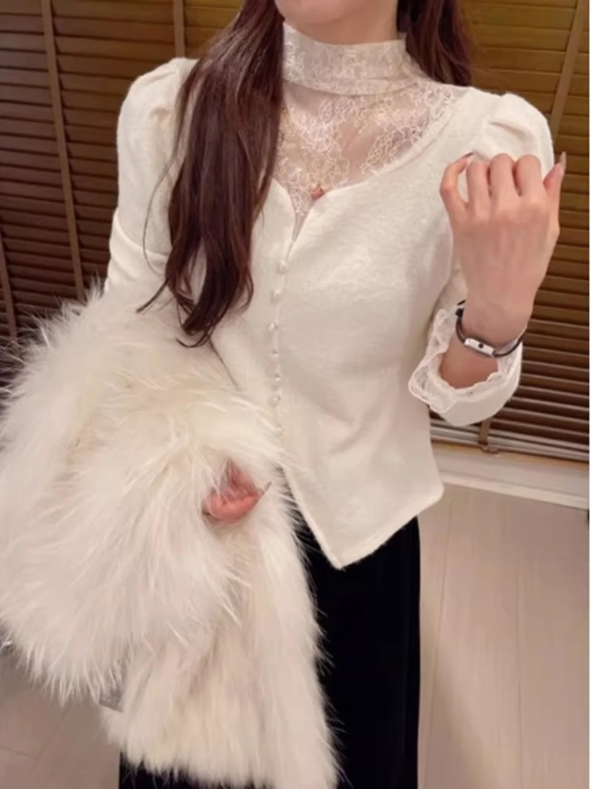 Женский модный вязаный свитер с кружевными вставками, корейский стиль, с длинными рукавами, стандартной длины, для повседневной носки
Женский модный вязаный свитер с кружевными вставками, корейский стиль, с длинными рукавами, стандартной длины, для повседневной носки