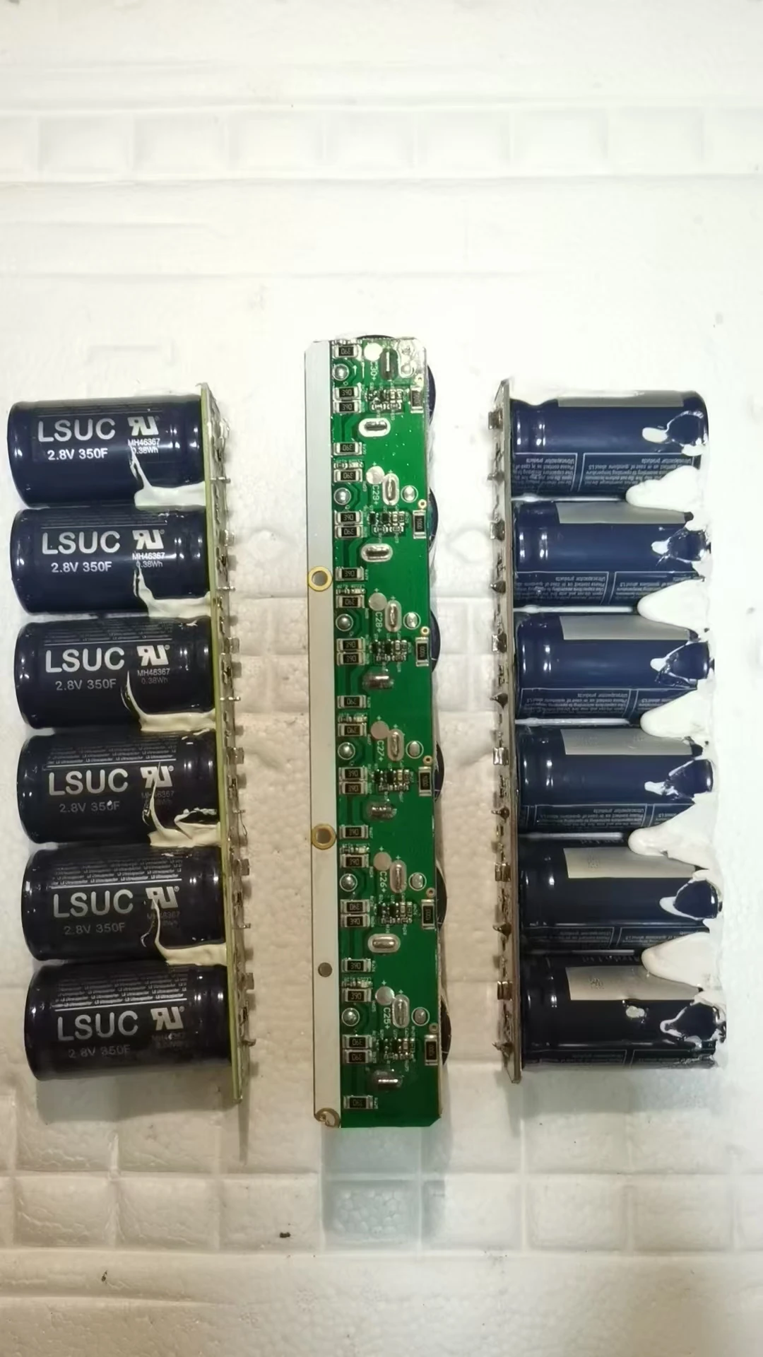 LSUC16v58F supercapacitor Faraday Capacitor Module Korean Brand for Automotive Starting And Spot Welding Applications
LSUC16v58F supercapacitor Faraday Capacitor Module Korean Brand for Automotive Starting And Spot Welding Applications