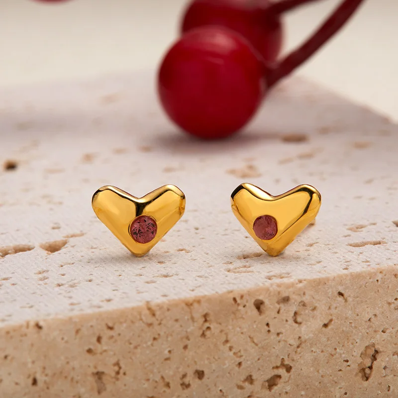 S925Pure Silver Natural Garnet Gemstone Heart Earrings for Women French Romantic Design High-end Style Factory Wholesale 
S925Pure Silver Natural Garnet Gemstone Heart Earrings for Women French Romantic Design High-end Style Factory Wholesale