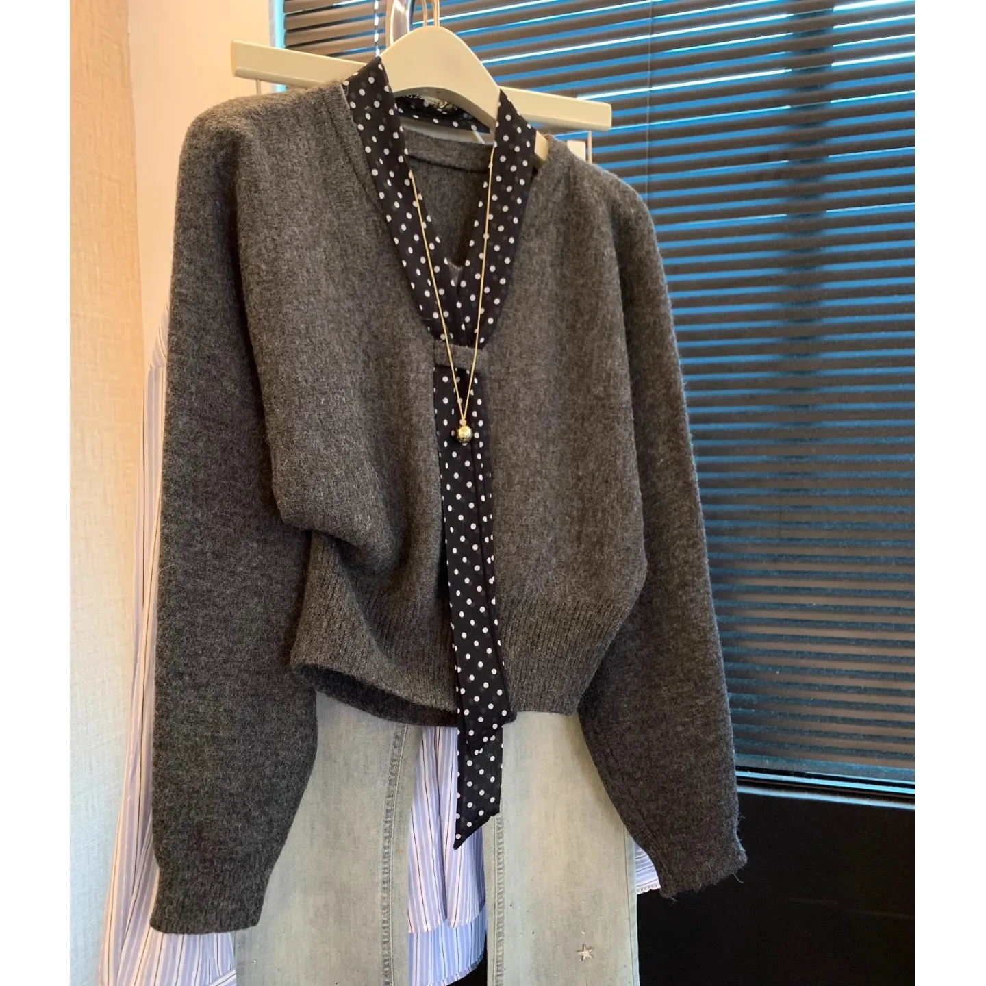 Women's Knitted Sweater Ne Hanging Polka Dot Scarf Soft Cozy Camere Top Autumn Winter Korean Sle Dopane Clothing
Women's Knitted Sweater Ne Hanging Polka Dot Scarf Soft Cozy Camere Top Autumn Winter Korean Sle Dopane Clothing