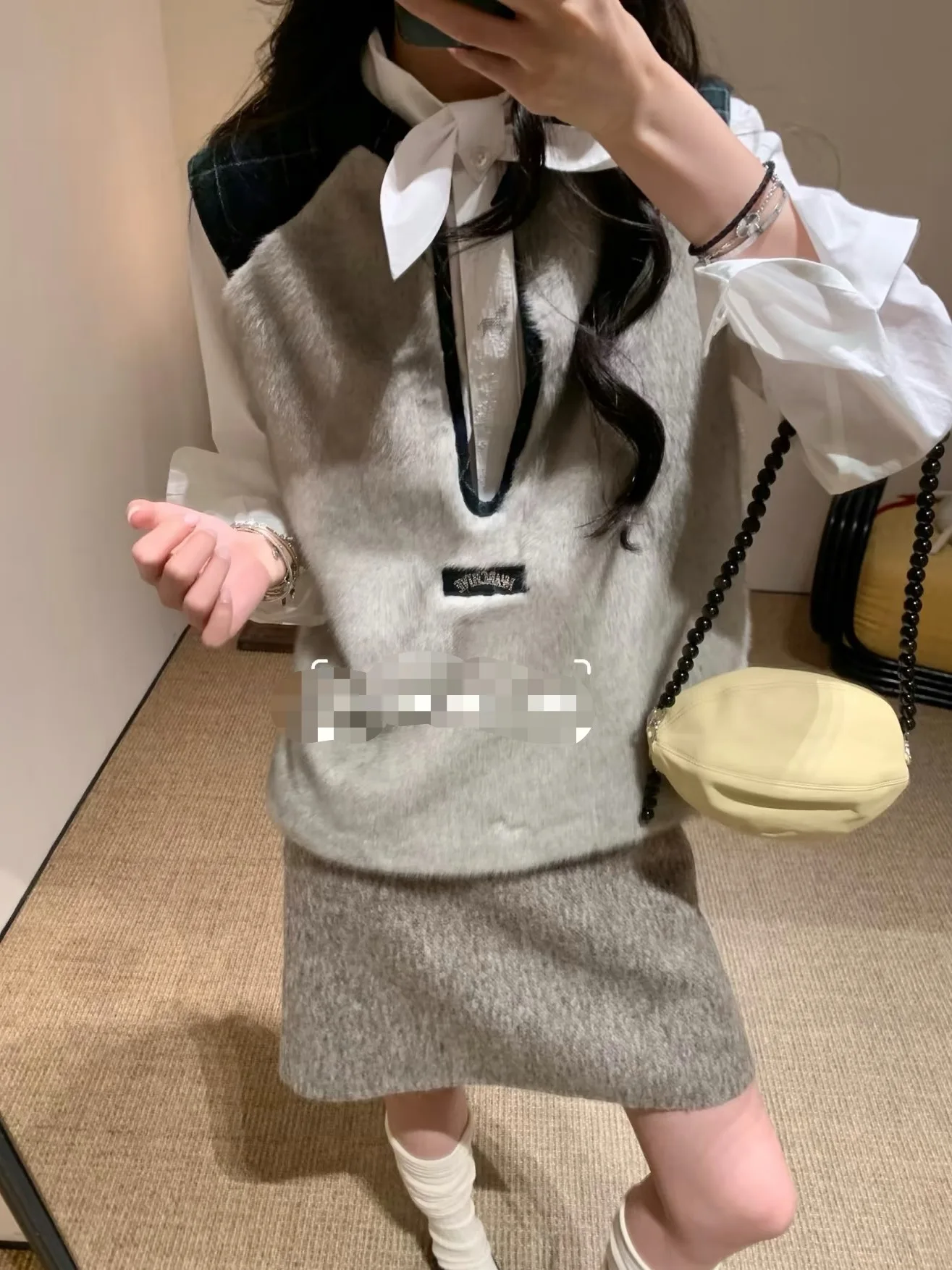 Winter Holiday Plaid Splicing U-Neck Fur Vest Small Silver Cleanfit Style Women's Polyester Short Coat Single Wear
Winter Holiday Plaid Splicing U-Neck Fur Vest Small Silver Cleanfit Style Women's Polyester Short Coat Single Wear