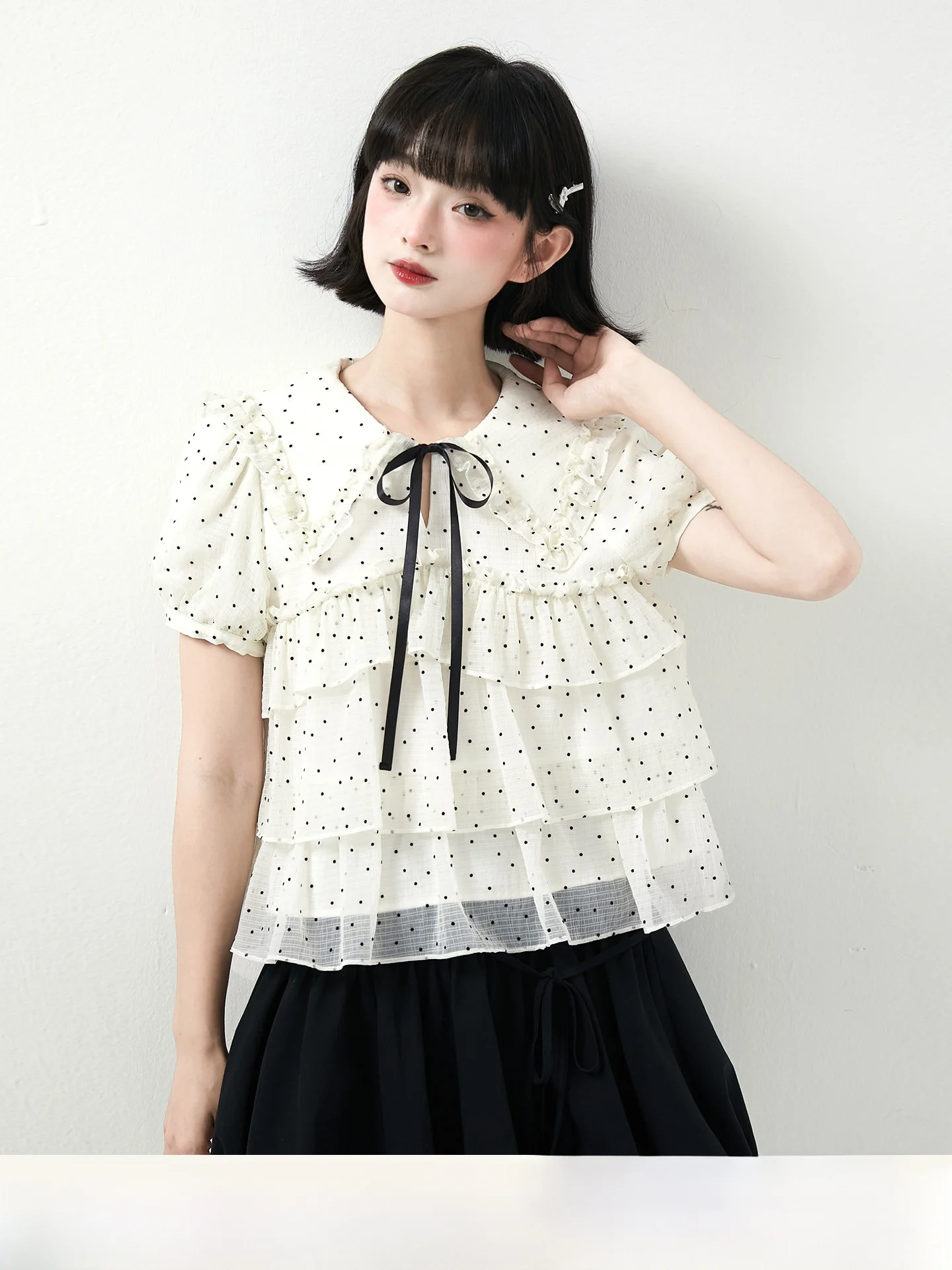 Летняя тонкая блузка из полиэстера свободного кроя в горошек с воротником-стойкой и декоративными вставками для женщин...
Летняя тонкая блузка из полиэстера свободного кроя в горошек с воротником-стойкой и декоративными вставками для женщин...