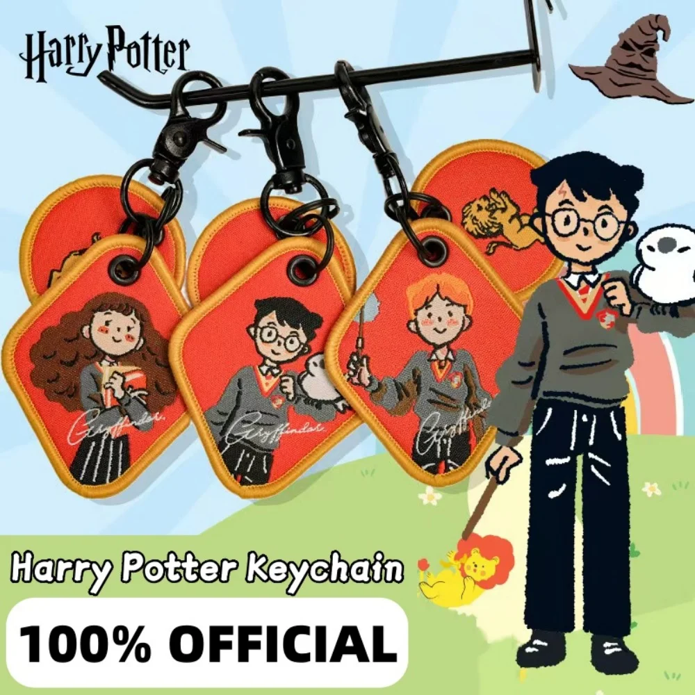 Подлинный брелок с тканой этикеткой из полиэстера Гарри Поттера, Хогвартс, мультфильм Рона Мальфой, Гермиона, легкий и портативный брелок, подарки
Подлинный брелок с тканой этикеткой из полиэстера Гарри Поттера, Хогвартс, мультфильм Рона Мальфой, Гермиона, легкий и портативный брелок, подарки