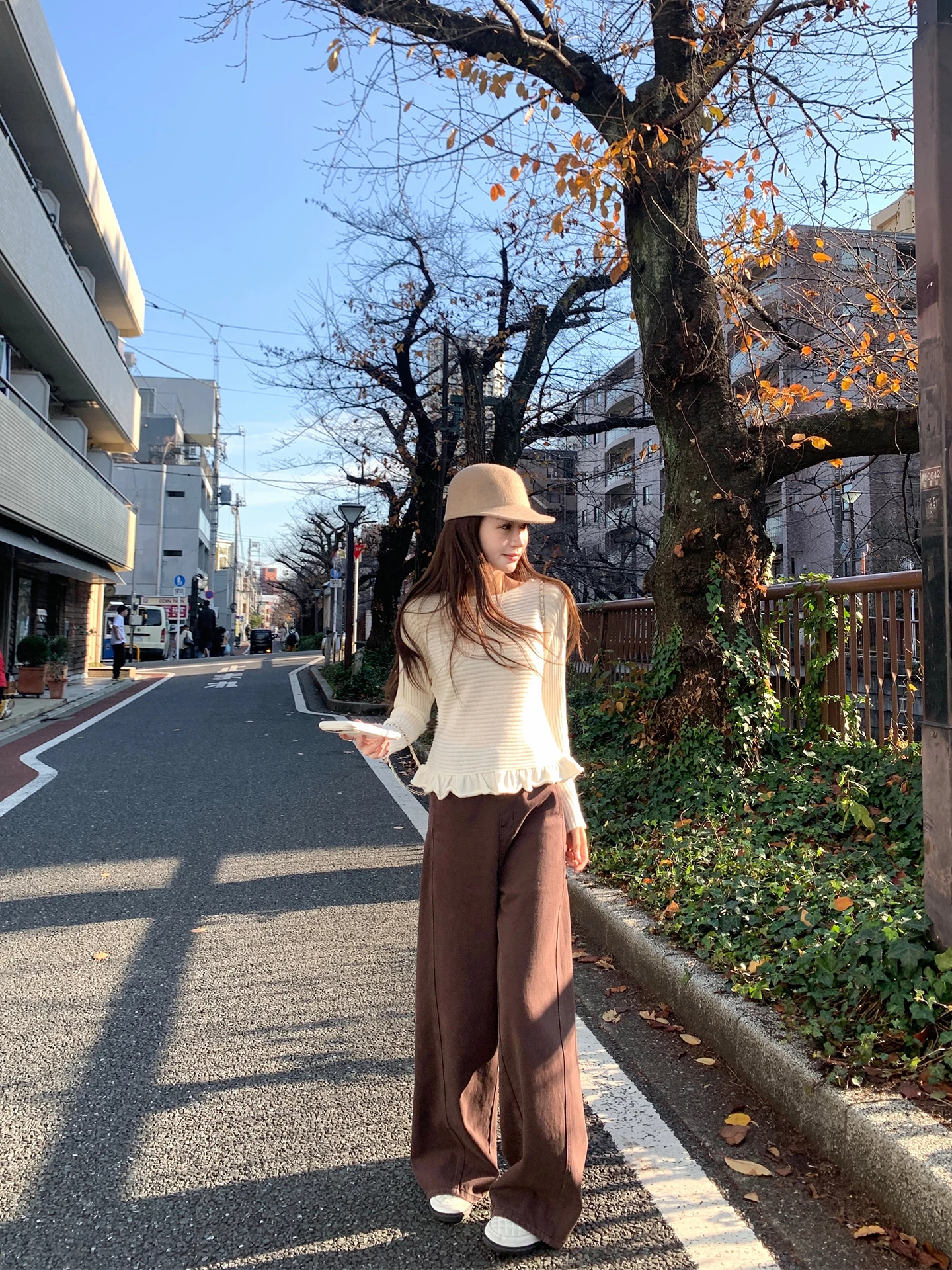 Женские джинсы YANUOYU с высокой талией, прямые, из выцветшего хлопка, повседневные широкие брюки, осенне-зимние модные брюки больших размеров
Женские джинсы YANUOYU с высокой талией, прямые, из выцветшего хлопка, повседневные широкие брюки, осенне-зимние модные брюки больших размеров