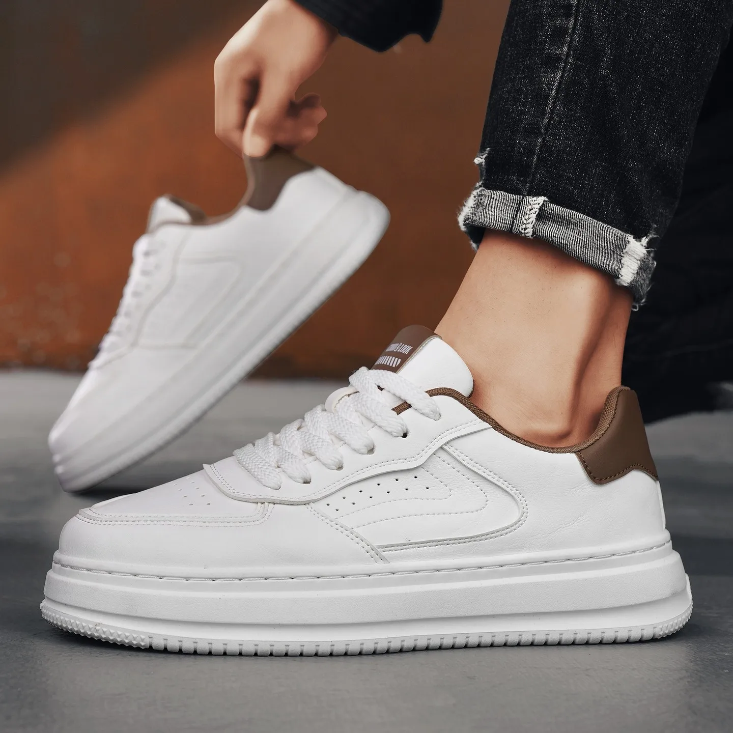 2025 New Men's Lace-Up Leather Casual Shoes | Thick-Soled Lightweight Retro Fashion Sneakers | Versatile Athletic Board Shoes
2025 New Men's Lace-Up Leather Casual Shoes | Thick-Soled Lightweight Retro Fashion Sneakers | Versatile Athletic Board Shoes