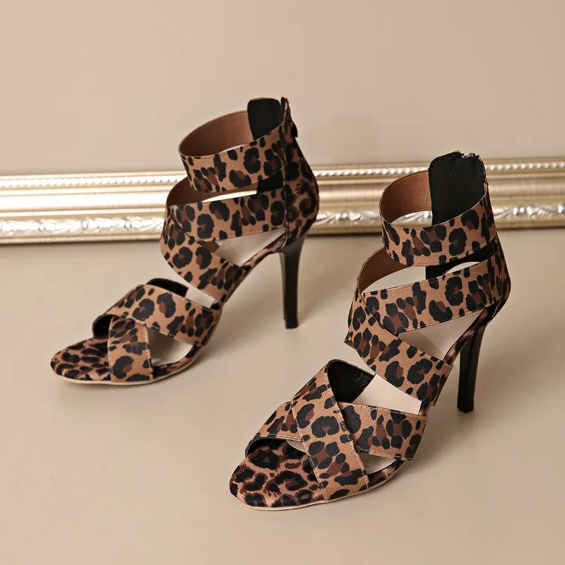 Туфли-лодочки на шпильке с леопардовым принтом, сексуальные женские босоножки, модные туфли с круглым и открытым носком, на молнии, нескользящие, износостойкие, на высоком каблуке, для вечеринок
Туфли-лодочки на шпильке с леопардовым принтом, сексуальные женские босоножки, модные туфли с круглым и открытым носком, на молнии, нескользящие, износостойкие, на высоком каблуке, для вечеринок