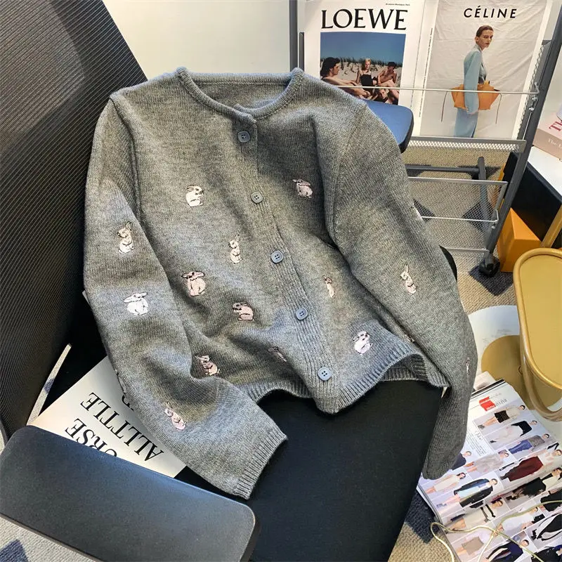 Rabbit Embroidery Preppy Style New Year Sweaters O Neck Y2k Knitted Cardigan Women Sweet Short Gray American Sueter Mujer
Rabbit Embroidery Preppy Style New Year Sweaters O Neck Y2k Knitted Cardigan Women Sweet Short Gray American Sueter Mujer