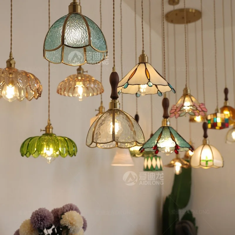 Hand Soldered Vintage French Brass Pendant Light American Style Bedside Dining Aisle Colorful Glass Small Hanging Fixture
Hand Soldered Vintage French Brass Pendant Light American Style Bedside Dining Aisle Colorful Glass Small Hanging Fixture