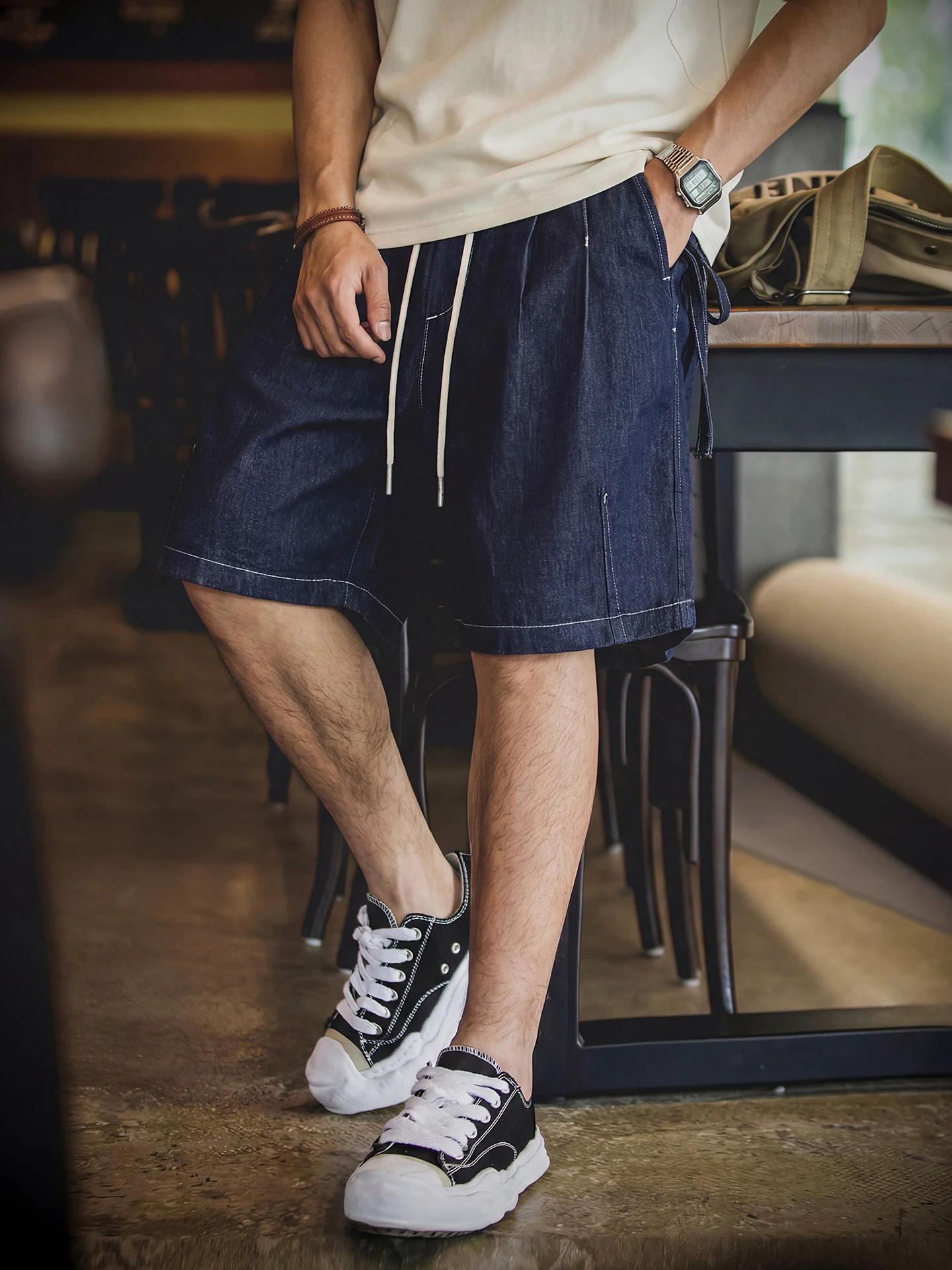 American Retro Men's Denim Shorts Summer New Style Breathable Elastic Waist Loose Fit Five-Quarter Length Casual Shorts
American Retro Men's Denim Shorts Summer New Style Breathable Elastic Waist Loose Fit Five-Quarter Length Casual Shorts