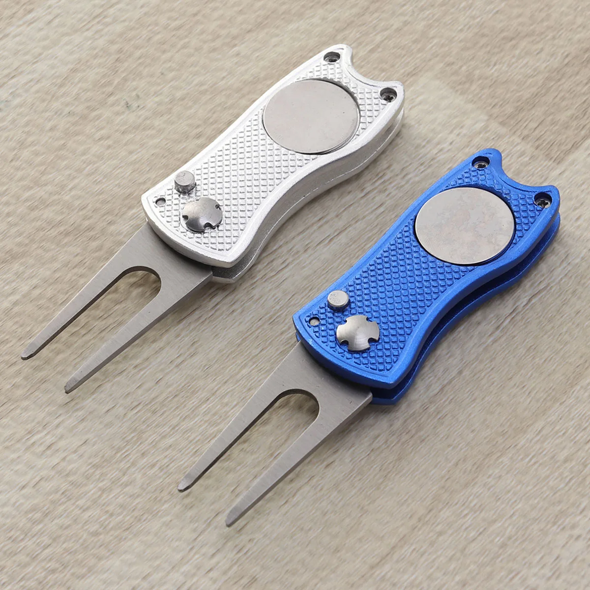 Golf Fork Lightweight Durable Stainless Steel Aluminum Divot Repair Tool Foldable Portable Ball Marker Golfer Accessory Gift
Golf Fork Lightweight Durable Stainless Steel Aluminum Divot Repair Tool Foldable Portable Ball Marker Golfer Accessory Gift