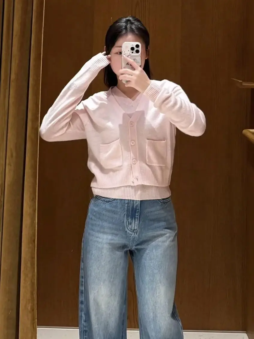 Spring 2026 Women Pink Knitted 2-Piece Set Single Breasted Long Sleeve Cardigan + V-Neck Sleeveless Vest
Spring 2026 Women Pink Knitted 2-Piece Set Single Breasted Long Sleeve Cardigan + V-Neck Sleeveless Vest