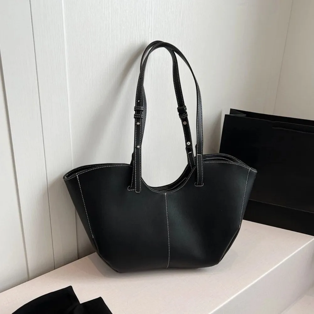 Handbag Large Shoulder Bag Large Capacity Business PU Leather Tote Bag Solid Color Ins Fashion Underarm Bag Streetwear
Handbag Large Shoulder Bag Large Capacity Business PU Leather Tote Bag Solid Color Ins Fashion Underarm Bag Streetwear