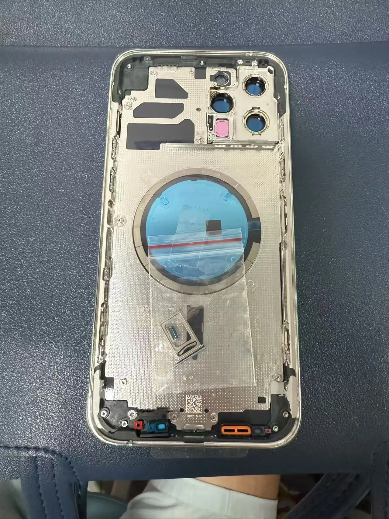 Whole sale OEM 12promax housing with together back glass,with Sapphire mirror,with button and sim tray,with mesh and magnet
Whole sale OEM 12promax housing with together back glass,with Sapphire mirror,with button and sim tray,with mesh and magnet