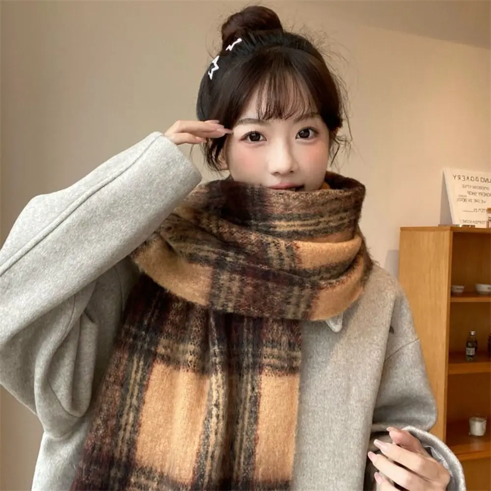 2024 Winter Thick Warm Scarf Fashion Rainbow Cashmere Shawl Wraps Colorful Striped Scarf Women Hairy Tassels Scarf
2024 Winter Thick Warm Scarf Fashion Rainbow Cashmere Shawl Wraps Colorful Striped Scarf Women Hairy Tassels Scarf
