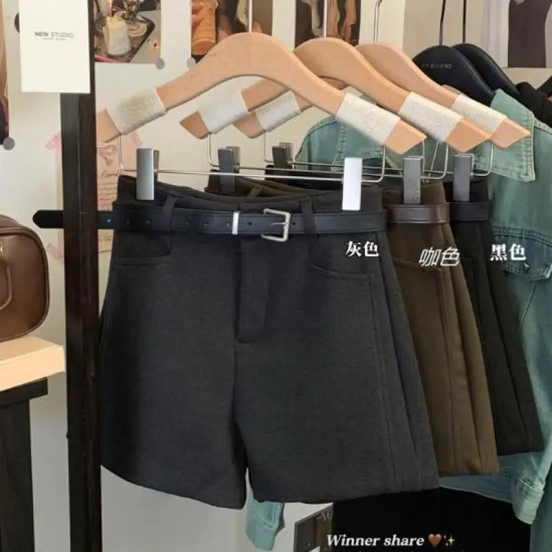 ZHISILAO New Woolen Shorts Women Vintage Casual High Waist Mini Shorts Autumn Winter 2024
ZHISILAO New Woolen Shorts Women Vintage Casual High Waist Mini Shorts Autumn Winter 2024