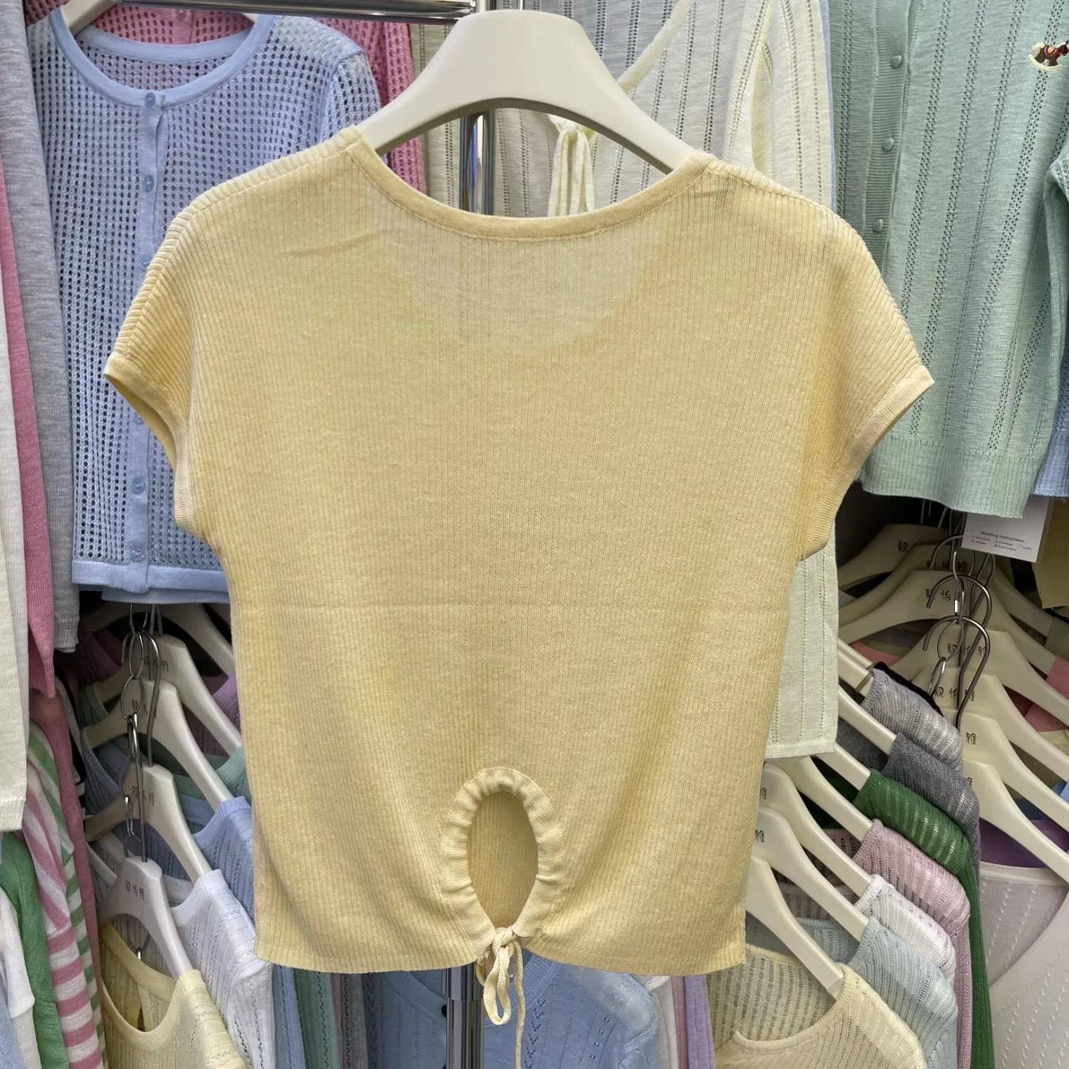 Slim Fit Knitted Short Sleeve T-Shirt Belted Design Hollow out Back Style Summer New Arrival Women's Top Thin Material round ...
Slim Fit Knitted Short Sleeve T-Shirt Belted Design Hollow out Back Style Summer New Arrival Women's Top Thin Material round ...