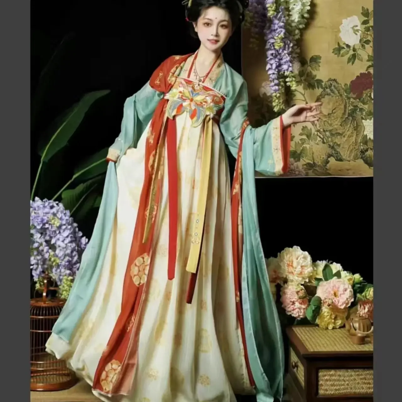Spring Tang Dynasty Hanfu Set - Floral Print Qixiong Ruqun Dress(Affordable Matching BFF Outfits, Traditional Chinese Costume)
Spring Tang Dynasty Hanfu Set - Floral Print Qixiong Ruqun Dress(Affordable Matching BFF Outfits, Traditional Chinese Costume)