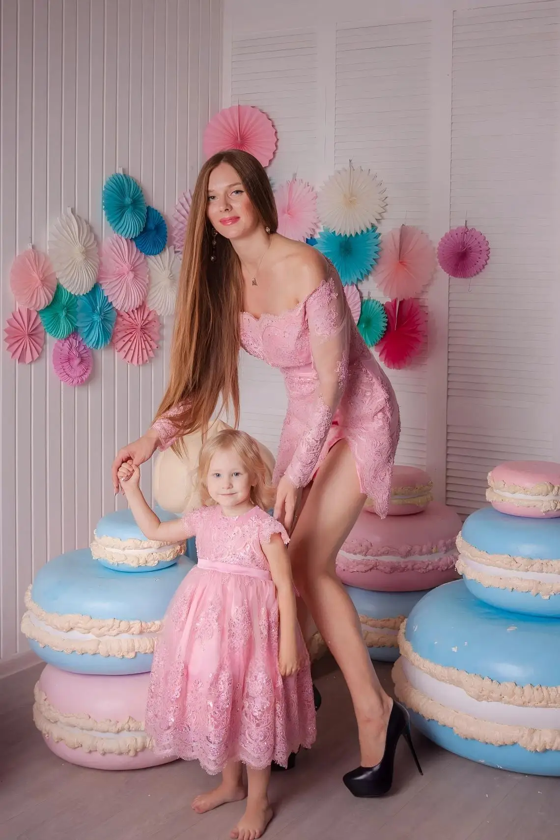Pink Lace Applique Matching Dress for Birthday Mommy and Me Outfits Mother Daughter Matching Gown Mom And Baby Dresses
Pink Lace Applique Matching Dress for Birthday Mommy and Me Outfits Mother Daughter Matching Gown Mom And Baby Dresses