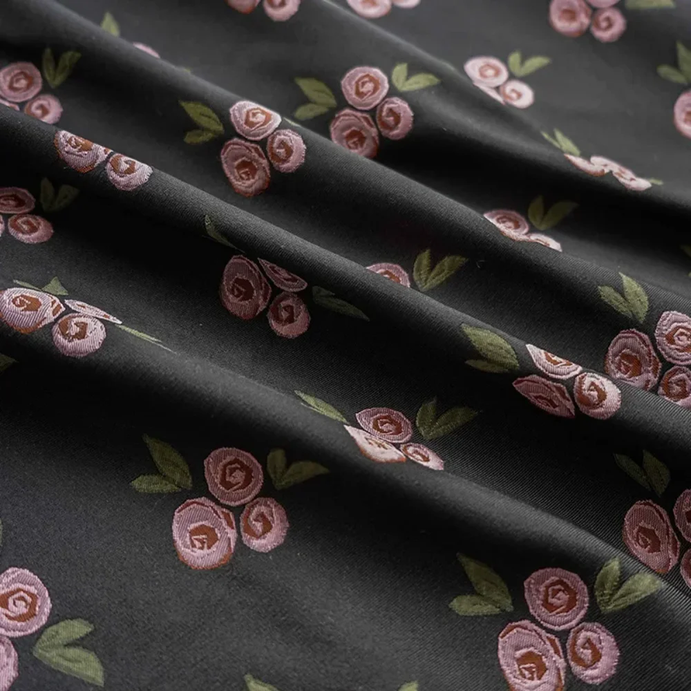 Окрашенная в пряжу жаккардовая ткань, черная весенне-осенняя сумка для платья, букет, цветочная ткань, модный дизайн, шитье, оптовая продажа, материал на метр 
Окрашенная в пряжу жаккардовая ткань, черная весенне-осенняя сумка для платья, букет, цветочная ткань, модный дизайн, шитье, оптовая продажа, материал на метр