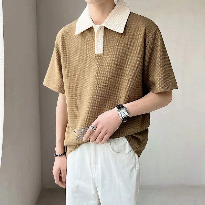 Summer waffle contrasting color short-sleeved polo shirt for men new Korean version ins niche half-sleeved lapel T-shirt trend
Summer waffle contrasting color short-sleeved polo shirt for men new Korean version ins niche half-sleeved lapel T-shirt trend