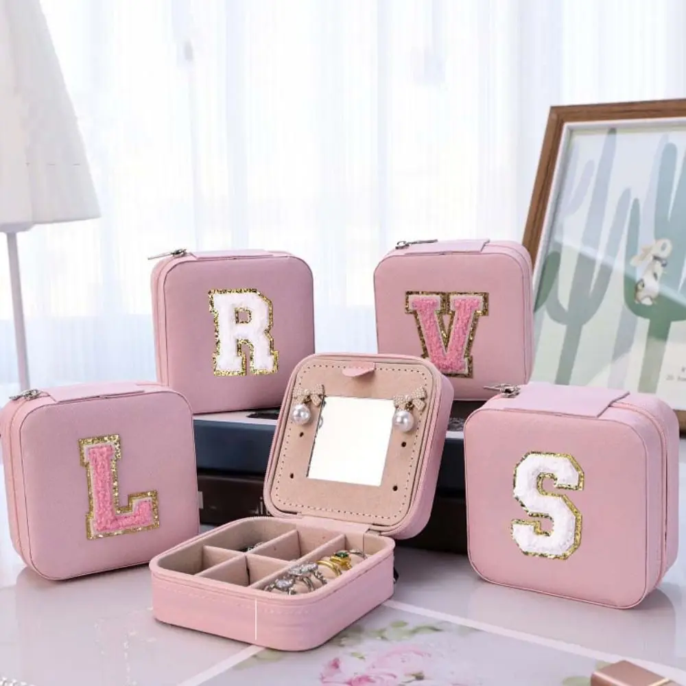 Luxury Pink Leather Jewelry Storage Box Square Zipper Letter Jewelry Case Dustproof Organizer Jewelry Display Holder Travel
Luxury Pink Leather Jewelry Storage Box Square Zipper Letter Jewelry Case Dustproof Organizer Jewelry Display Holder Travel