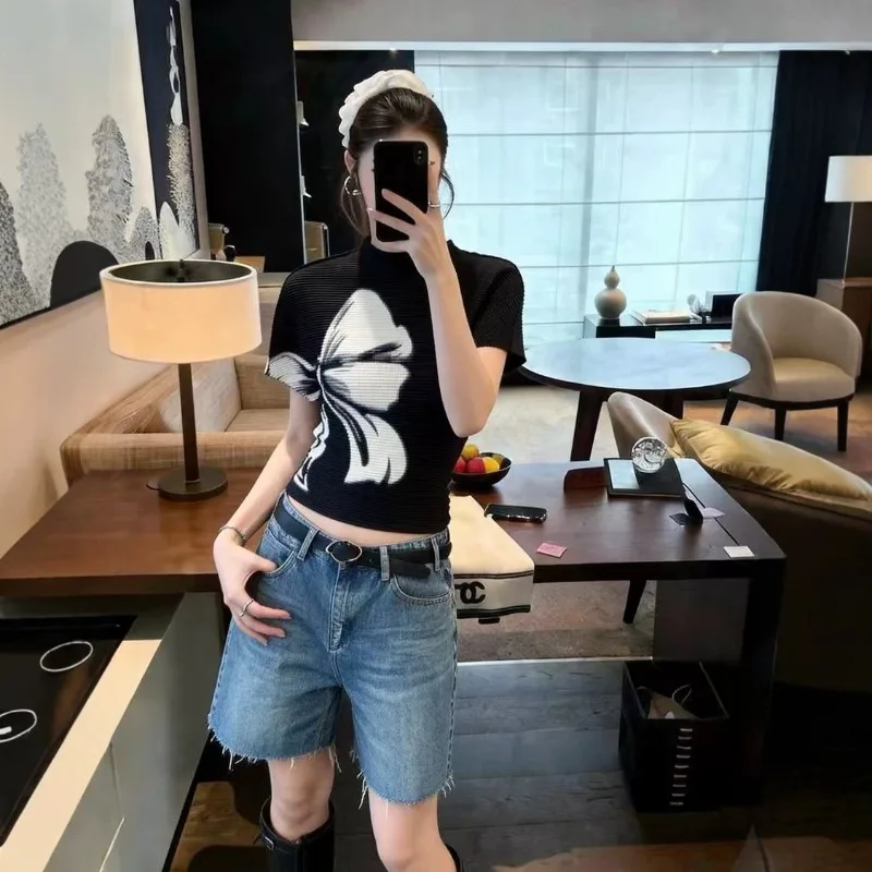 Miyake Pleated T-Shirt 2026 Summer New Pleats Bowknot Corn Grain Fold Top Slim Fit Elegant Versatile Womens Short Sleeve T-shirt
Miyake Pleated T-Shirt 2026 Summer New Pleats Bowknot Corn Grain Fold Top Slim Fit Elegant Versatile Womens Short Sleeve T-shirt