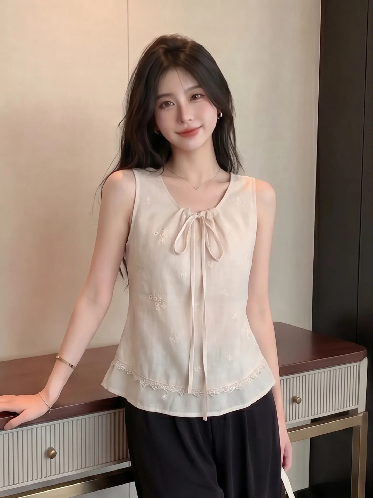 Pink Floral Tie Lace Trim Vest Shirt Women Summer New Unique Thin round Neck Sleeveless Top French Style Loose Fit Breathable
Pink Floral Tie Lace Trim Vest Shirt Women Summer New Unique Thin round Neck Sleeveless Top French Style Loose Fit Breathable