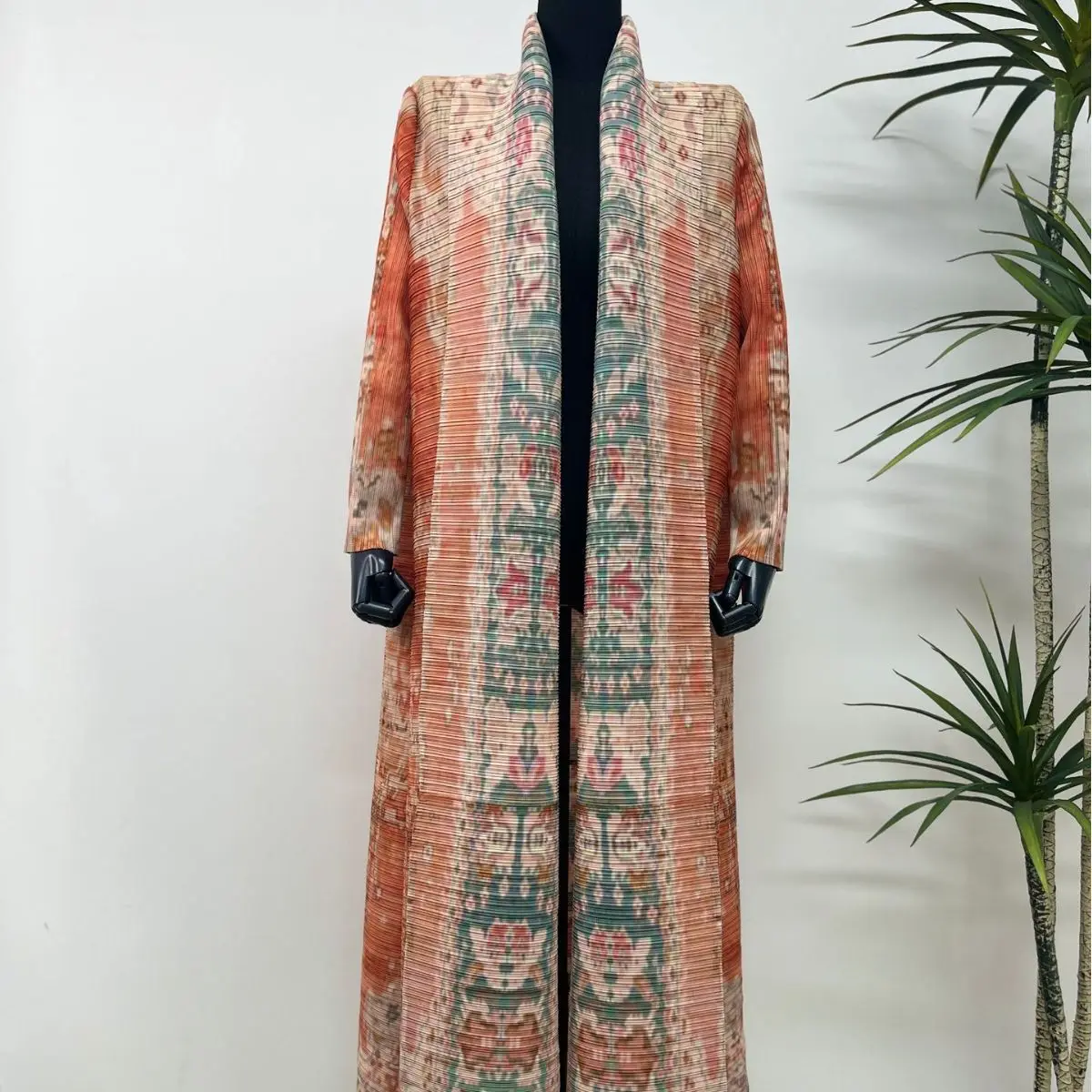 Women's trench coat Miyake Pleated Fashion Large size lapel long sleeve printed long coat
Women's trench coat Miyake Pleated Fashion Large size lapel long sleeve printed long coat