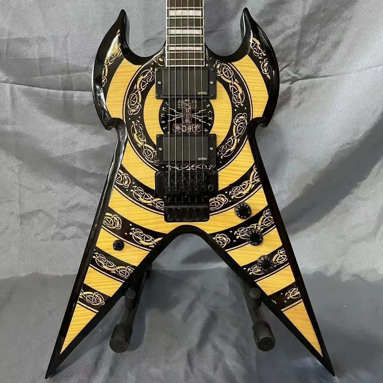 Custom Irregular Body Grand V Shape Quilted Maple Wood Viking Totem Design Electric Guitar
Custom Irregular Body Grand V Shape Quilted Maple Wood Viking Totem Design Electric Guitar