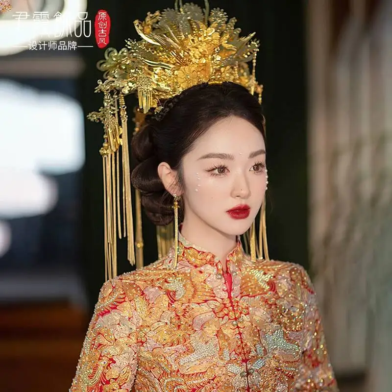 Китайский свадебный головной убор Xiuhe Phoenix Crown с кисточками, украшение для волос в виде дракона и феникса, корона для волос в стиле Ханьфу, новая элегантная модель
Китайский свадебный головной убор Xiuhe Phoenix Crown с кисточками, украшение для волос в виде дракона и феникса, корона для волос в стиле Ханьфу, новая элегантная модель