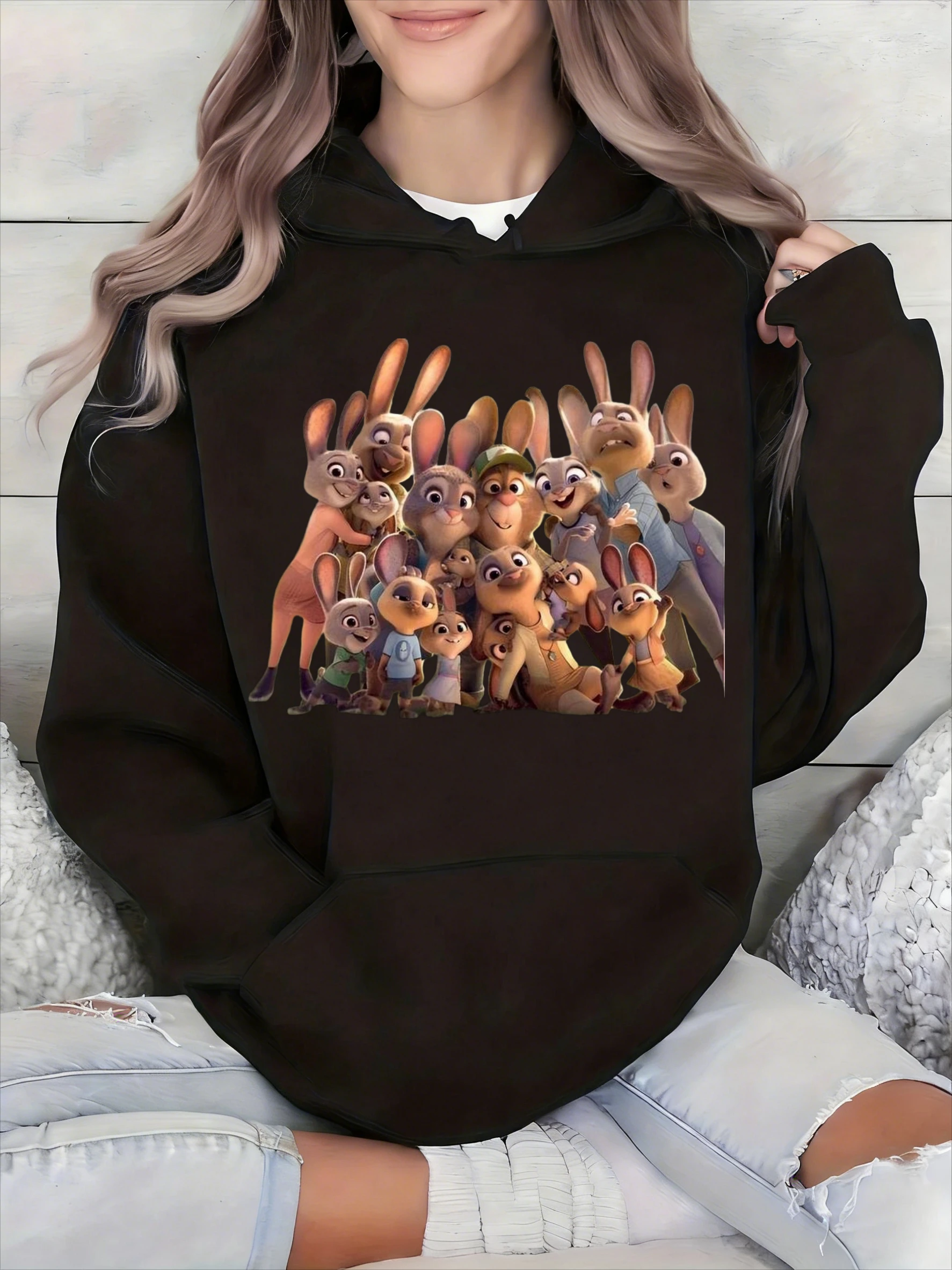 Женская черная хлопковая толстовка с капюшоном Disney Zootopia Judy Hopps Group с принтом мультяшных кроликов, повседневная толстовка с длинными рукавами
Женская черная хлопковая толстовка с капюшоном Disney Zootopia Judy Hopps Group с принтом мультяшных кроликов, повседневная толстовка с длинными рукавами
