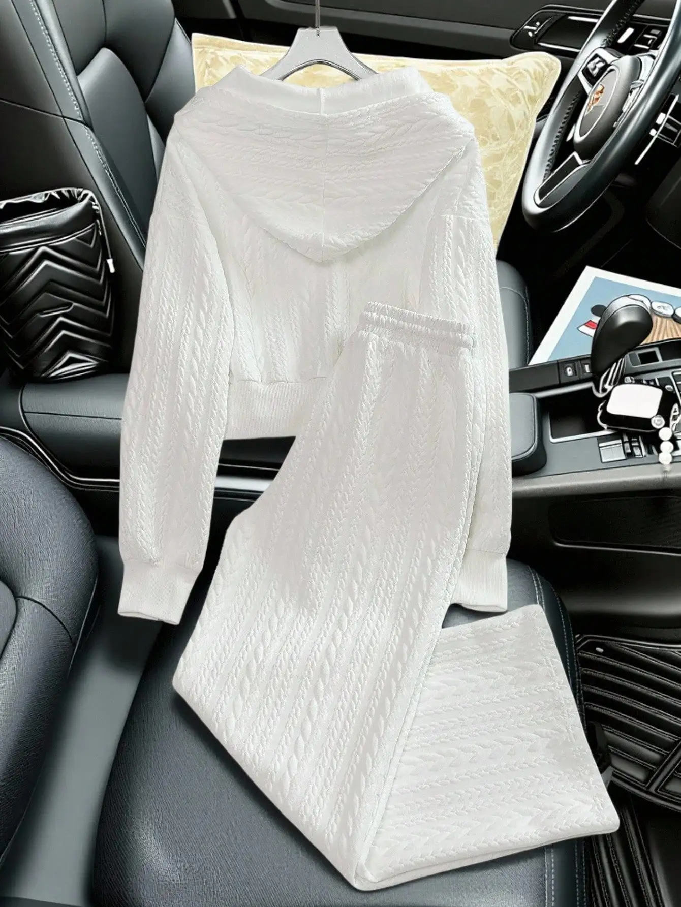 Women's Casual Autumn Winter Solid Jacquard Padded Loose 2 Piece Set Hooded Full Zip Jacket High Waist Drawstring Pants
Women's Casual Autumn Winter Solid Jacquard Padded Loose 2 Piece Set Hooded Full Zip Jacket High Waist Drawstring Pants