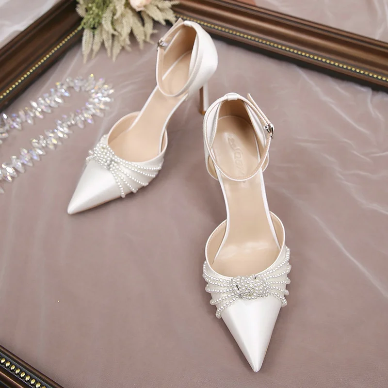 2026 New String Bead Pumps Pointed Thin Heels White Wedding Shoes Bridesmaid High Heels Sexy Satin Single Shoes
2026 New String Bead Pumps Pointed Thin Heels White Wedding Shoes Bridesmaid High Heels Sexy Satin Single Shoes