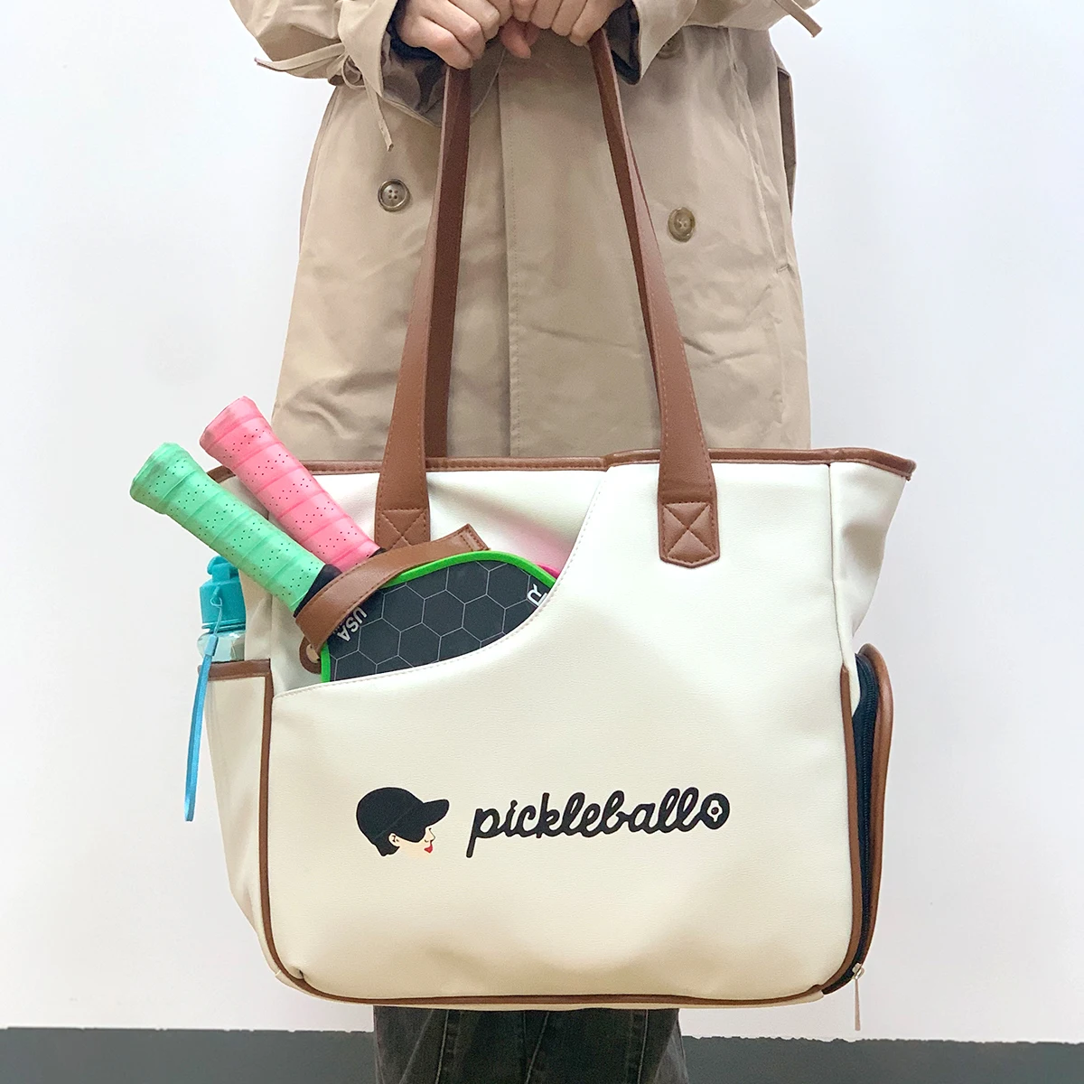 PU Sports Bag with Shoes Compartment Large Women's Pickleball Tote Bag PU Ladies Handbag for Outdoor Fashion Bolsa Racket Bag
PU Sports Bag with Shoes Compartment Large Women's Pickleball Tote Bag PU Ladies Handbag for Outdoor Fashion Bolsa Racket Bag