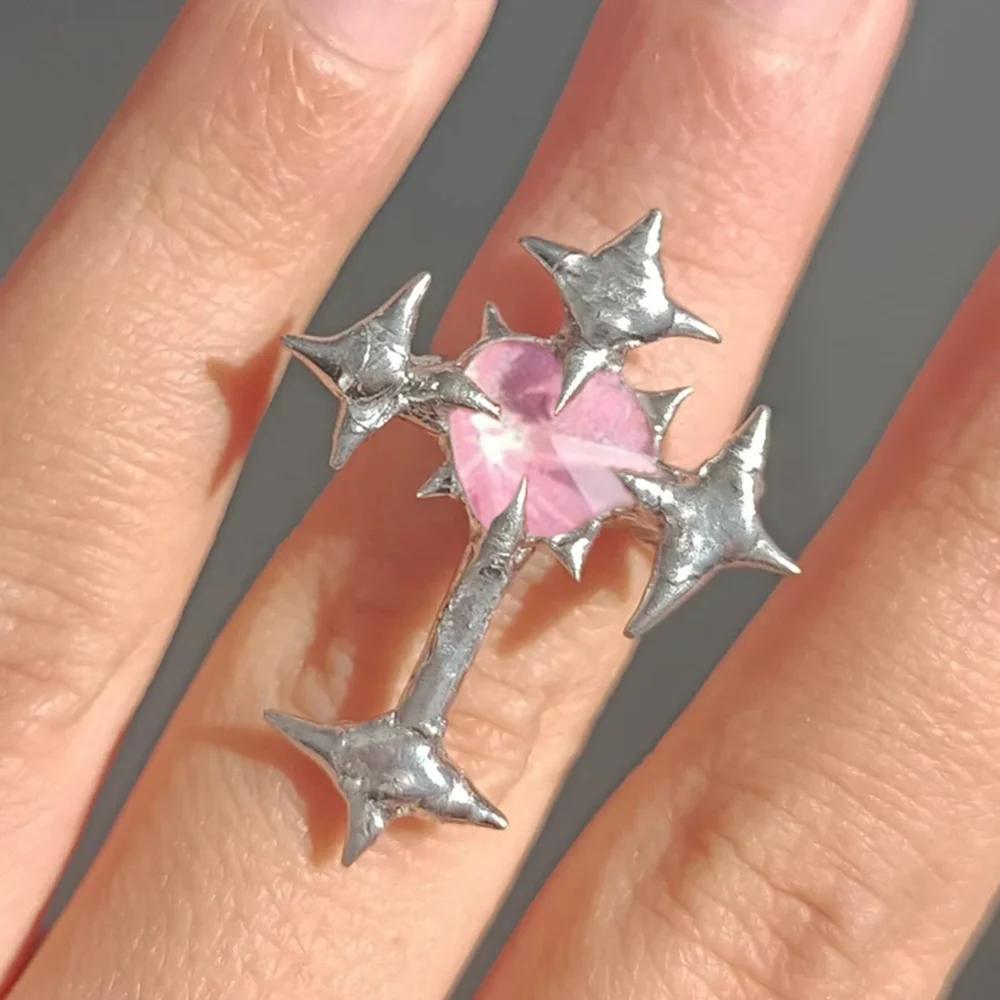 1pc Fashion Cross Heart Thorns Spike Inlay Vintage Gothic Alloy Zircon Silver Color Pink Color Ring Woman Party Prom Gift
1pc Fashion Cross Heart Thorns Spike Inlay Vintage Gothic Alloy Zircon Silver Color Pink Color Ring Woman Party Prom Gift