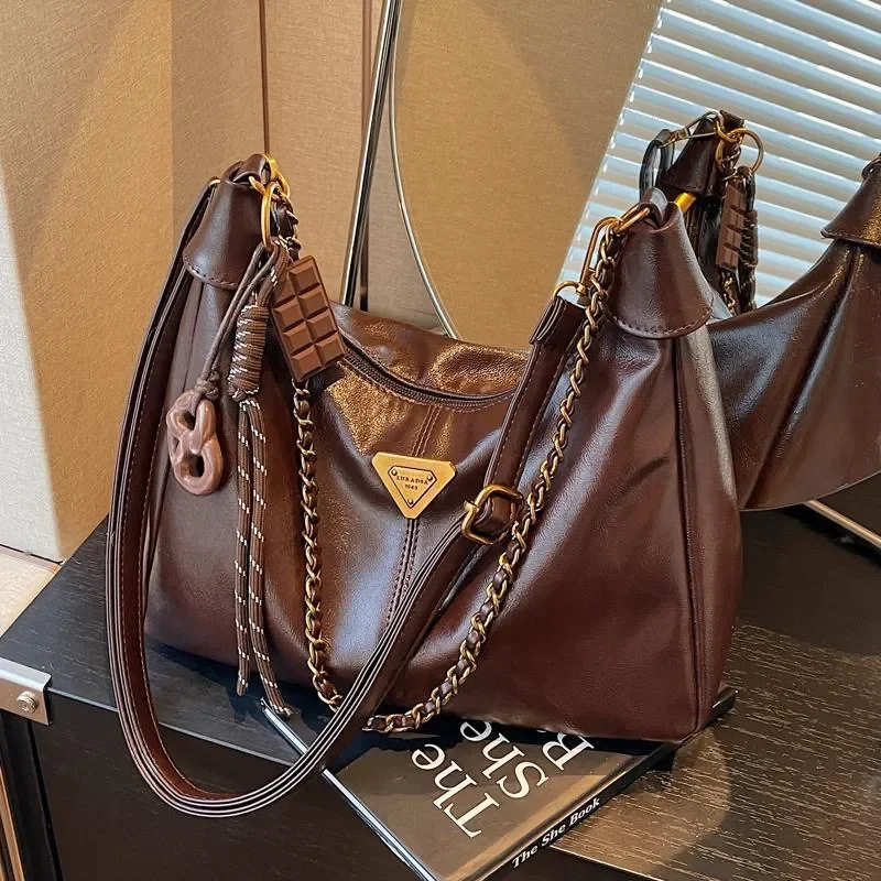 Free shipping designer bags for womens Shoulder bags black brown Fashionable and versatile Simple chain crossbody bag
Free shipping designer bags for womens Shoulder bags black brown Fashionable and versatile Simple chain crossbody bag
