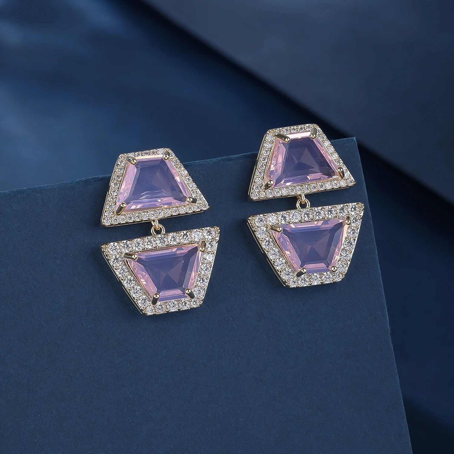 Fashion Diamond Inlaid Zircon Geometry Stud Earring for Women Fashion Jewelry Accessories CZ12139
Fashion Diamond Inlaid Zircon Geometry Stud Earring for Women Fashion Jewelry Accessories CZ12139
