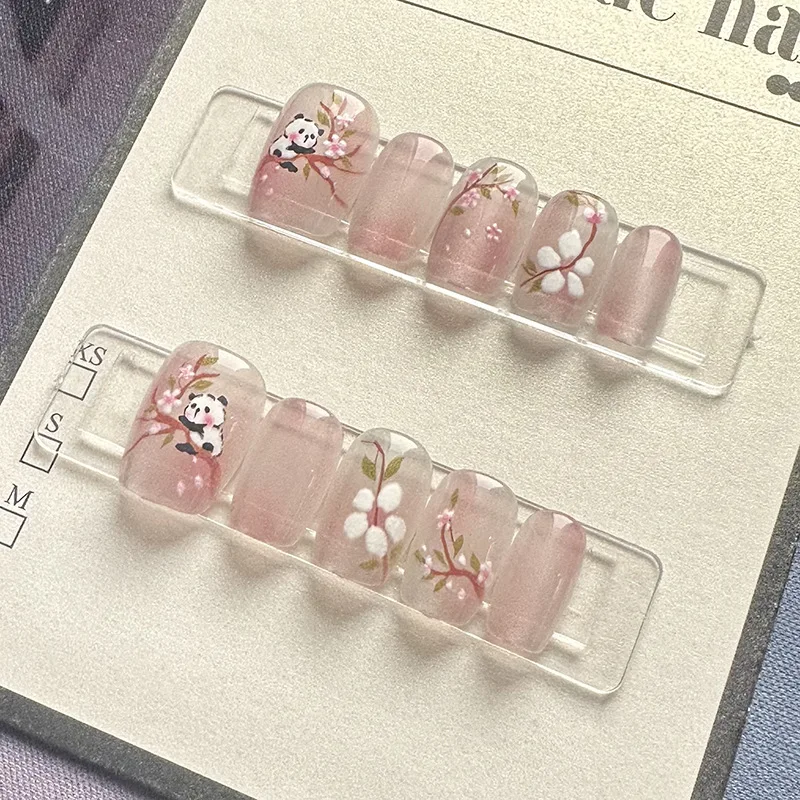 10 шт. розовые накладные ногти ручной работы, короткие квадратные ногти с дизайном панды, женские милые многоразовые накладные ногти, съемные носимые
10 шт. розовые накладные ногти ручной работы, короткие квадратные ногти с дизайном панды, женские милые многоразовые накладные ногти, съемные носимые