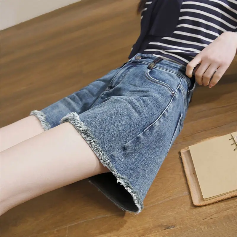 Women Light Mini Denim Shorts Female Low Waist Mini Jean Shorts Ladies Vintage Streetwear Korean Fashion Cowboy Short Pants Q484
Women Light Mini Denim Shorts Female Low Waist Mini Jean Shorts Ladies Vintage Streetwear Korean Fashion Cowboy Short Pants Q484