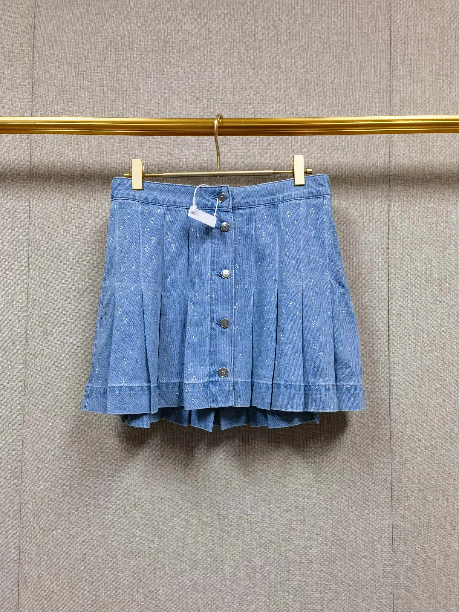 Spring Women's Blue Denim Shirt Hot Stamping Diamonds Double Pockets Long Sleeve Blouse Top + Single-Breasted Mini Skirt
Spring Women's Blue Denim Shirt Hot Stamping Diamonds Double Pockets Long Sleeve Blouse Top + Single-Breasted Mini Skirt