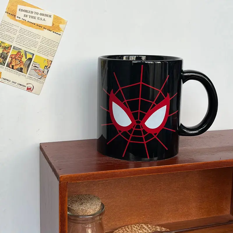 Серия Marvel «Человек-паук», новый детский милый, модный и простой дизайн, гладкая и крутая керамическая изысканная чашка для воды в стиле аниме
Серия Marvel «Человек-паук», новый детский милый, модный и простой дизайн, гладкая и крутая керамическая изысканная чашка для воды в стиле аниме