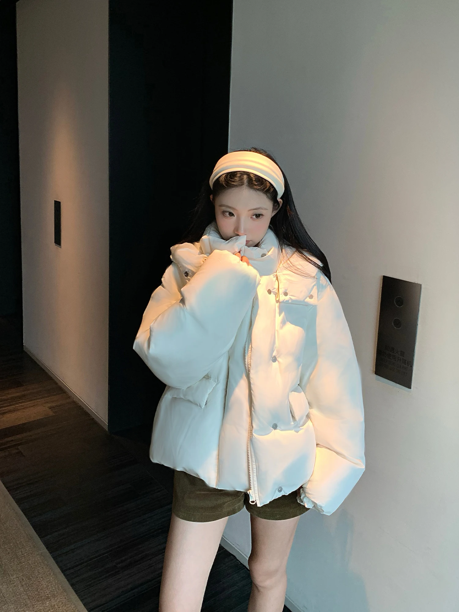 Женская пуховая куртка Umei Qie Snow Pine с капюшоном, съемная, теплая, зимняя верхняя одежда, белая, с наполнителем из пуха
Женская пуховая куртка Umei Qie Snow Pine с капюшоном, съемная, теплая, зимняя верхняя одежда, белая, с наполнителем из пуха